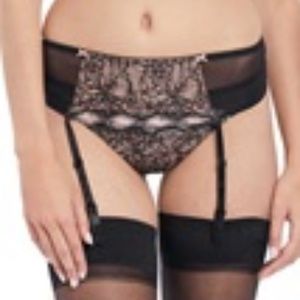 B Tempt'd Black B Sultry Garter Belt S